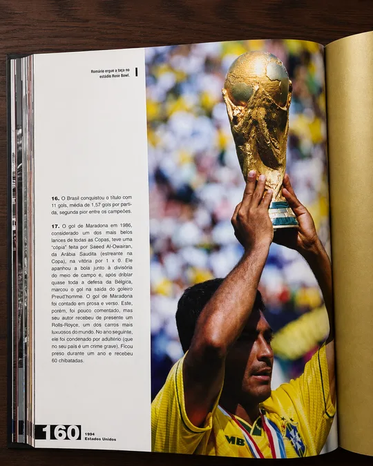 Páginas internas: Romário e a taça de 1994