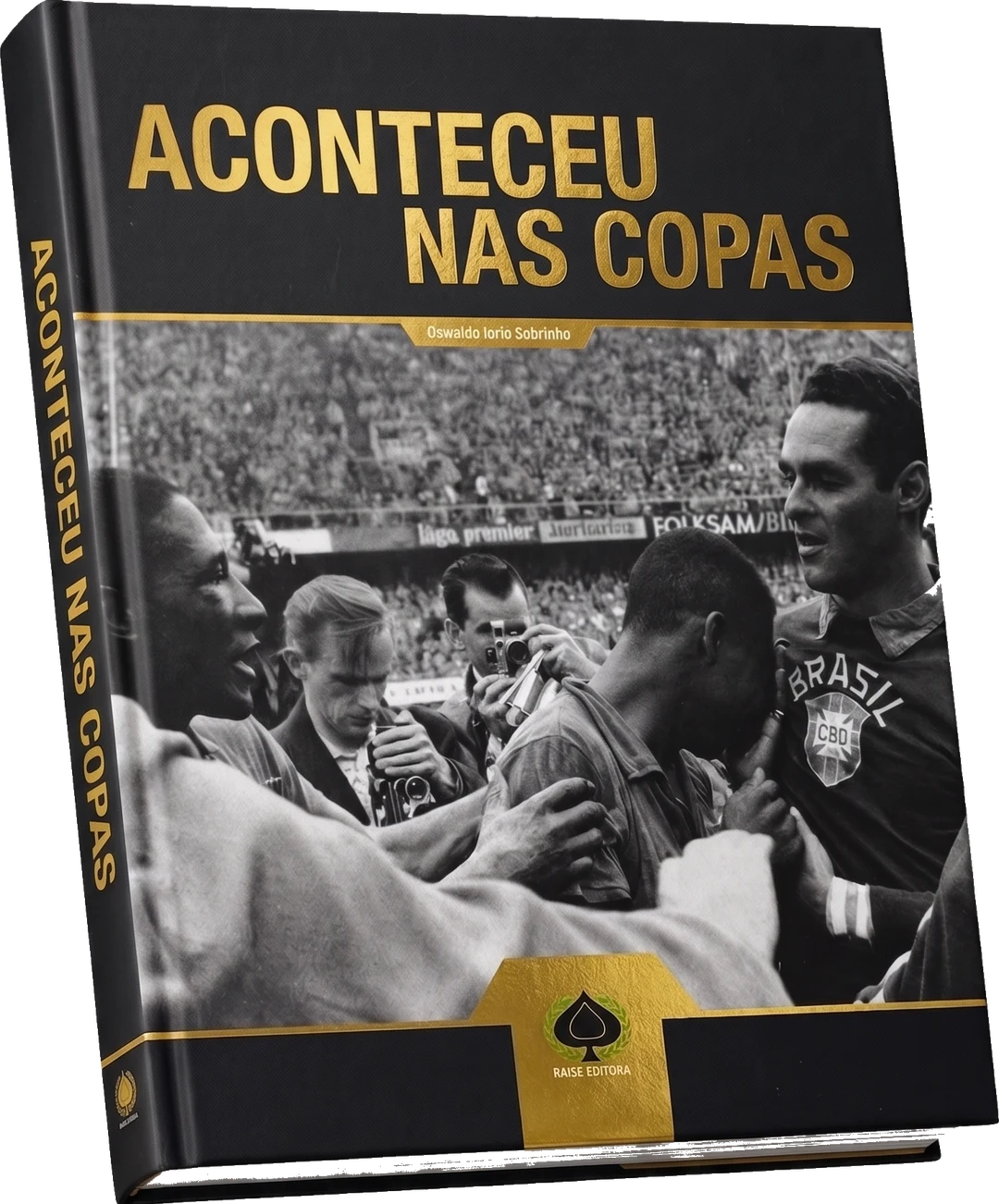 Capa de Aconteceu nas Copas: livro de capa dura preta com o titulo em dourado sobre uma fotografia em preto e branco de jogadores comemorando